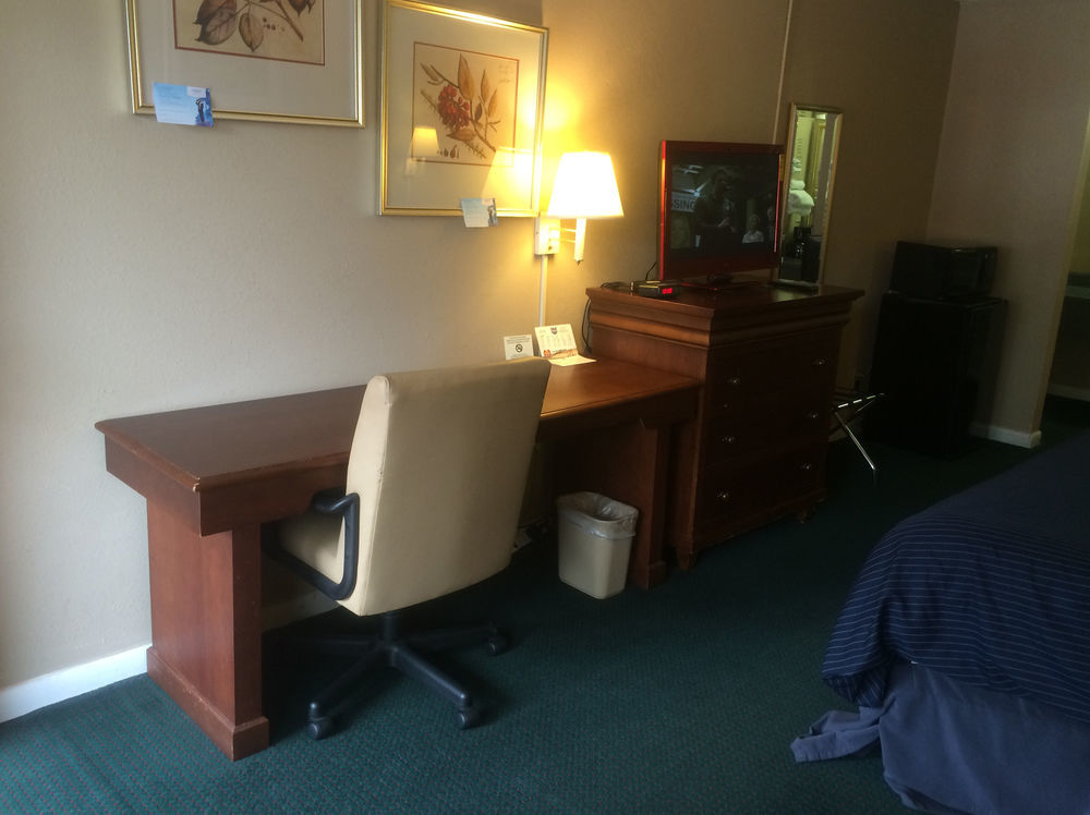 Hotel Express Anniston/Oxford Экстерьер фото